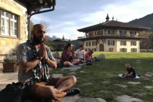He Lived Like a Monk for 7 Days — Here’s What He Learned